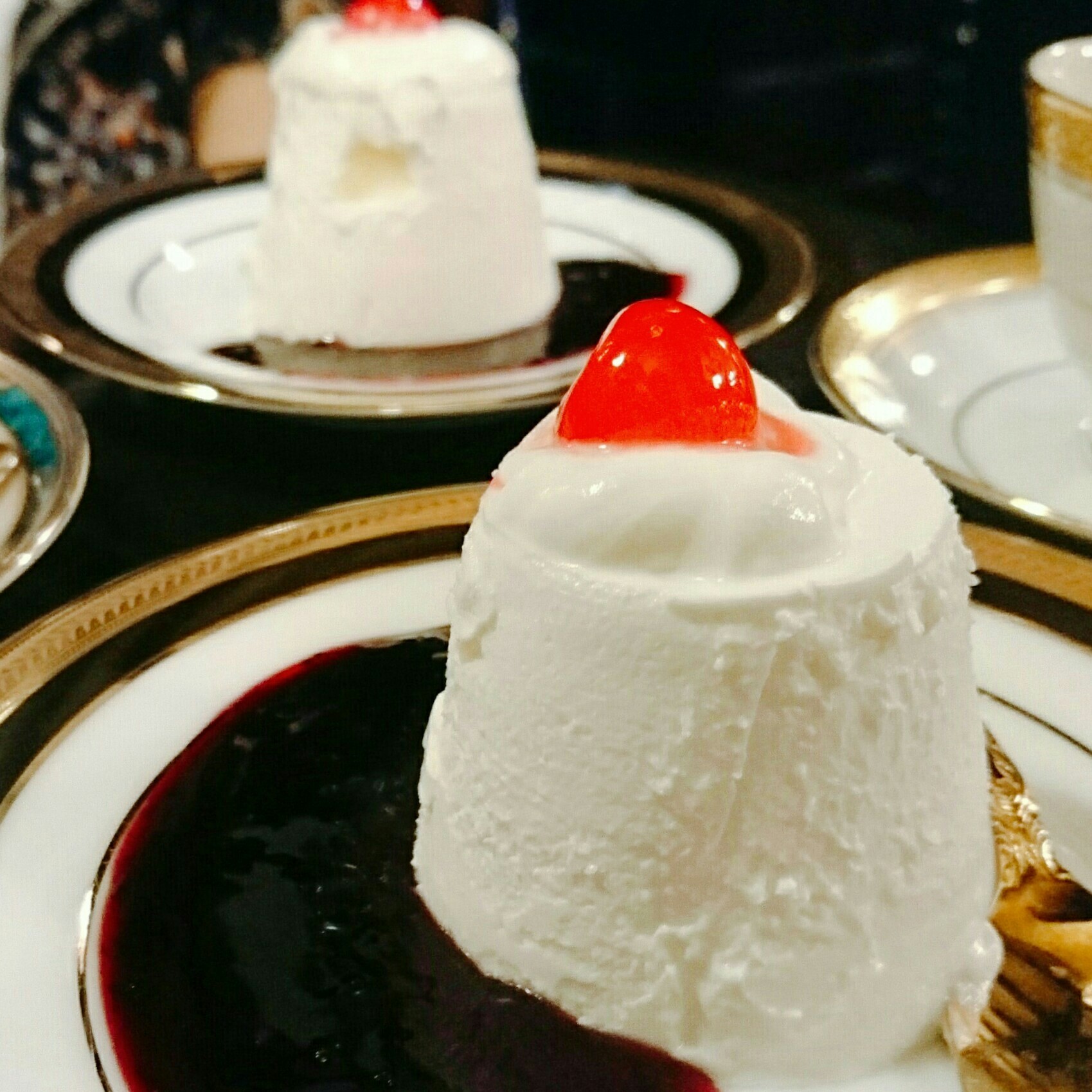 築地 京都 河原町にあるクラシカルな老舗喫茶店 名物の ムースケーキ は見た目も味も最高