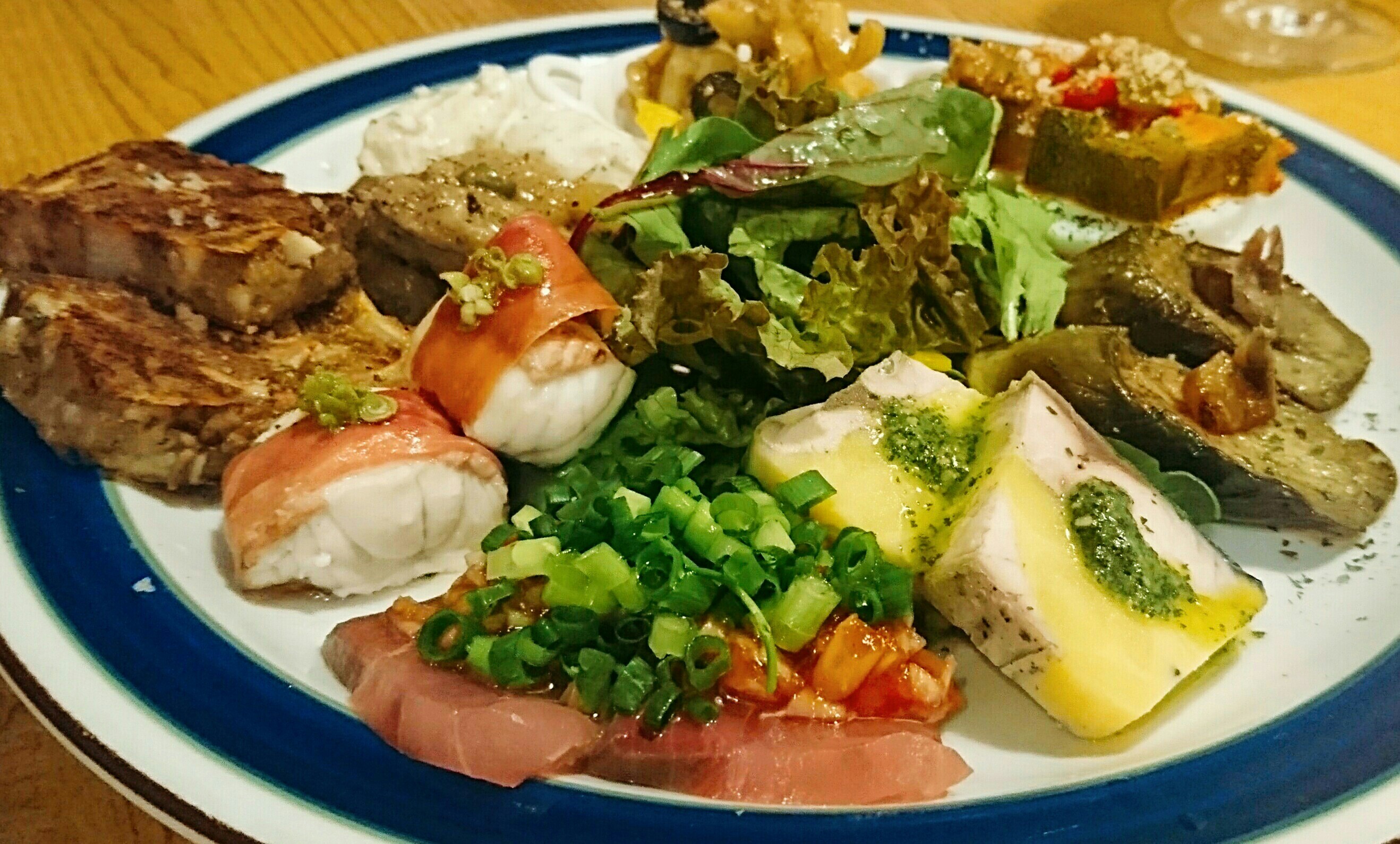 ドッティ 中崎町 前菜盛り合わせが絶品 中崎町にひっそり佇む創作炭火イタリアン