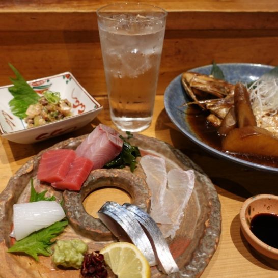 魚屋ひでぞう 立ち呑み店 難波 鮮魚が旨くて安い 難波の立ち飲みのブームの先駆的お店 けんけんの関西食べある記