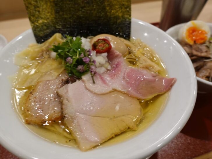 麦と麺助』中津-行列も納得。黄金色のスープが絶品の有名ラーメン店！- |